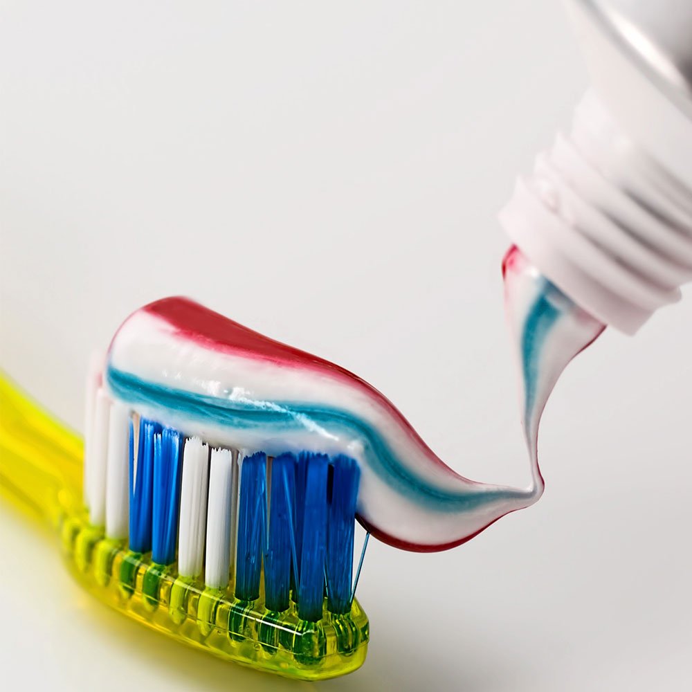 Toothbrush,_Toothpaste,_Dental_Care_(571741)_(cropped)